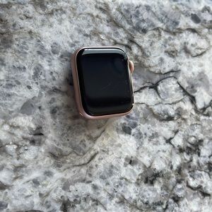 APPLE WATCH rose gold series 4